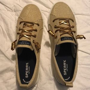 Crest vibe Sperry’s